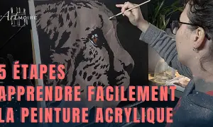Une artiste utilise un pinceau pour apprendre à peindre un léopard en 5 étapes faciles.