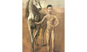 Un jeune garçon nu, comme dans un dessin Picasso enfant, pose fièrement à côté d'un cheval blanc.