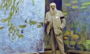 Claude Monet, entouré de ses nymphéas, incarne l'essence de ses influences impressionnistes.