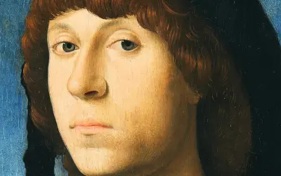 Portrait d'un jeune homme aux cheveux bruns bouclés, œuvre d'un peintre connu. Son regard est intense, le fond bleu et noir accentue son visage.