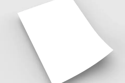 Une feuille blanche, en format demi raisin, est posée sur un fond gris clair, créant une ombre douce.