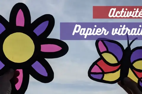 Fleur et papillon colorés en papier vitrail, une activité créative pour la maternelle.