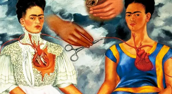 La peintre femme contemporaine Frida Kahlo, dans "Les Deux Frida", montre deux cœurs reliés par une artère. L'une est blessée, l'autre est intacte.