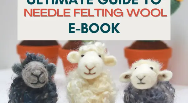 Trois adorables moutons en feutrage à l'aiguille, un guide pour apprendre cette technique.
