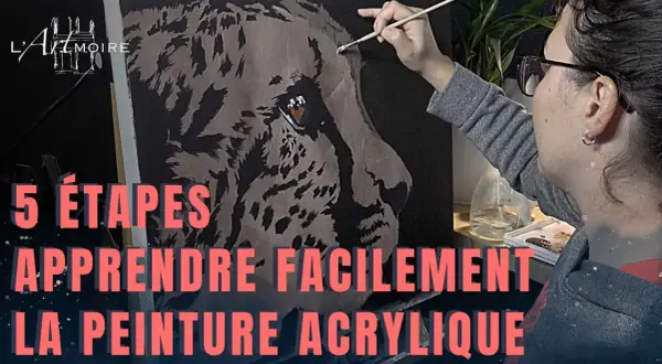 Une artiste utilise un pinceau pour apprendre à peindre un léopard en 5 étapes faciles.