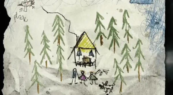 Dessin naïf : signification maison, soleil, arbre. Une famille et un chien devant une maisonnette dans une forêt. Un oiseau vole.
