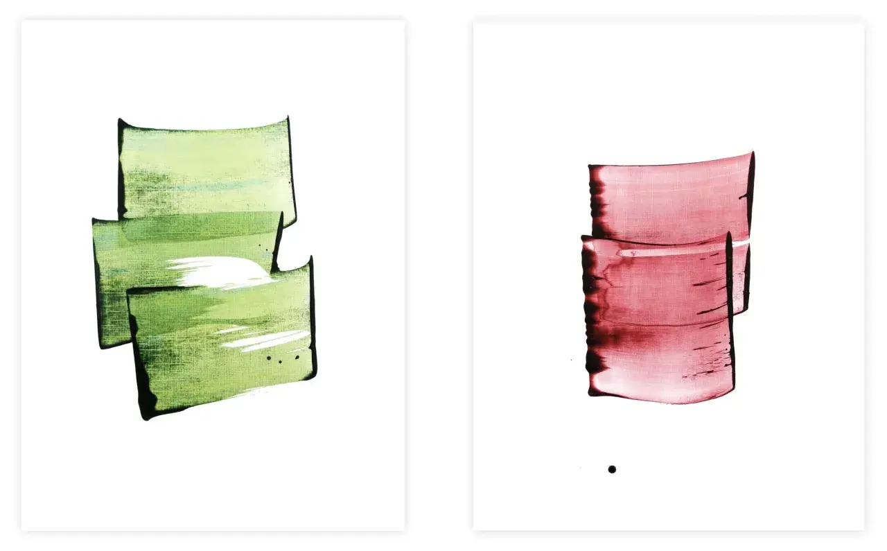 Deux œuvres d'art abstrait minimaliste : une avec des formes vertes texturées, l'autre avec des formes rouges.