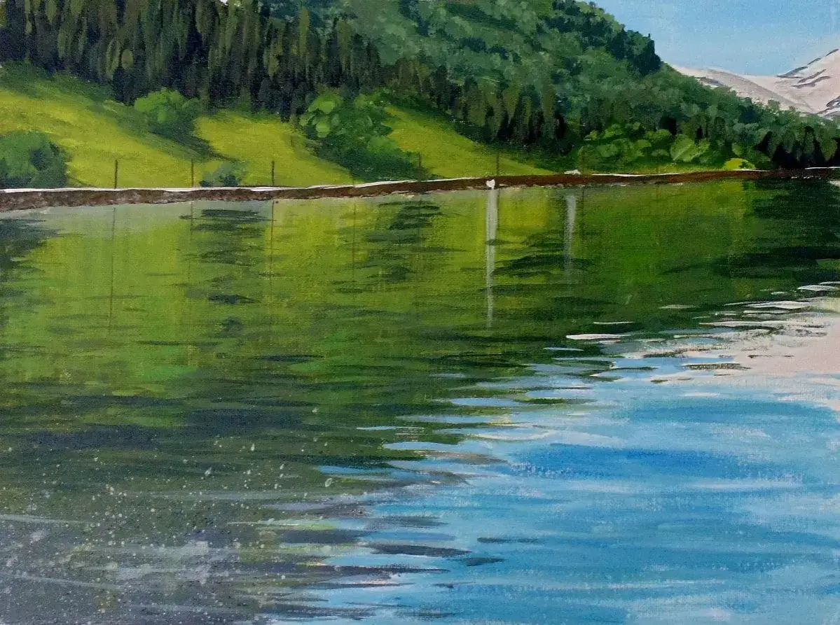 Une peinture qui capture la beaut&eacute; de peindre l'eau et les reflets. Les verts luxuriants des collines et les bleus du ciel se m&ecirc;lent dans l'eau calme.