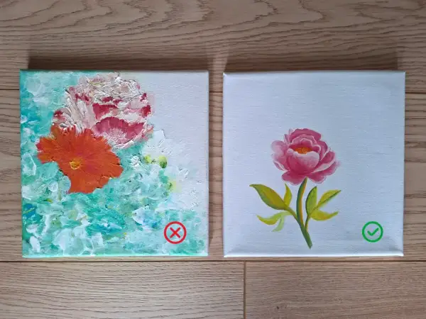 Deux peintures acryliques de fleurs. L'une est un bouquet abstrait avec un X rouge, l'autre une pivoine rose avec une coche verte.
