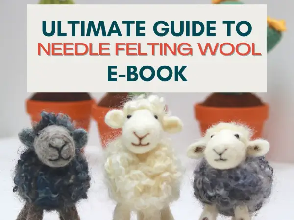 Trois adorables moutons en feutrage à l'aiguille, un guide pour apprendre cette technique.