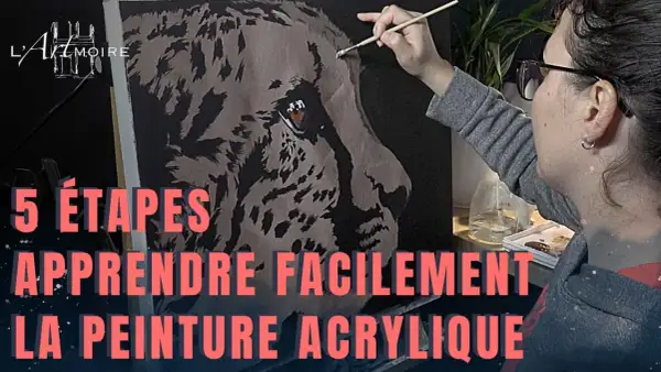 Une artiste utilise un pinceau pour apprendre à peindre un léopard en 5 étapes faciles.